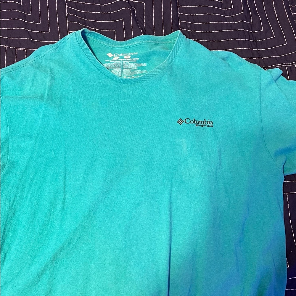 Columbia T-Shirt!  Like New not worn. - Picture 2 of 2